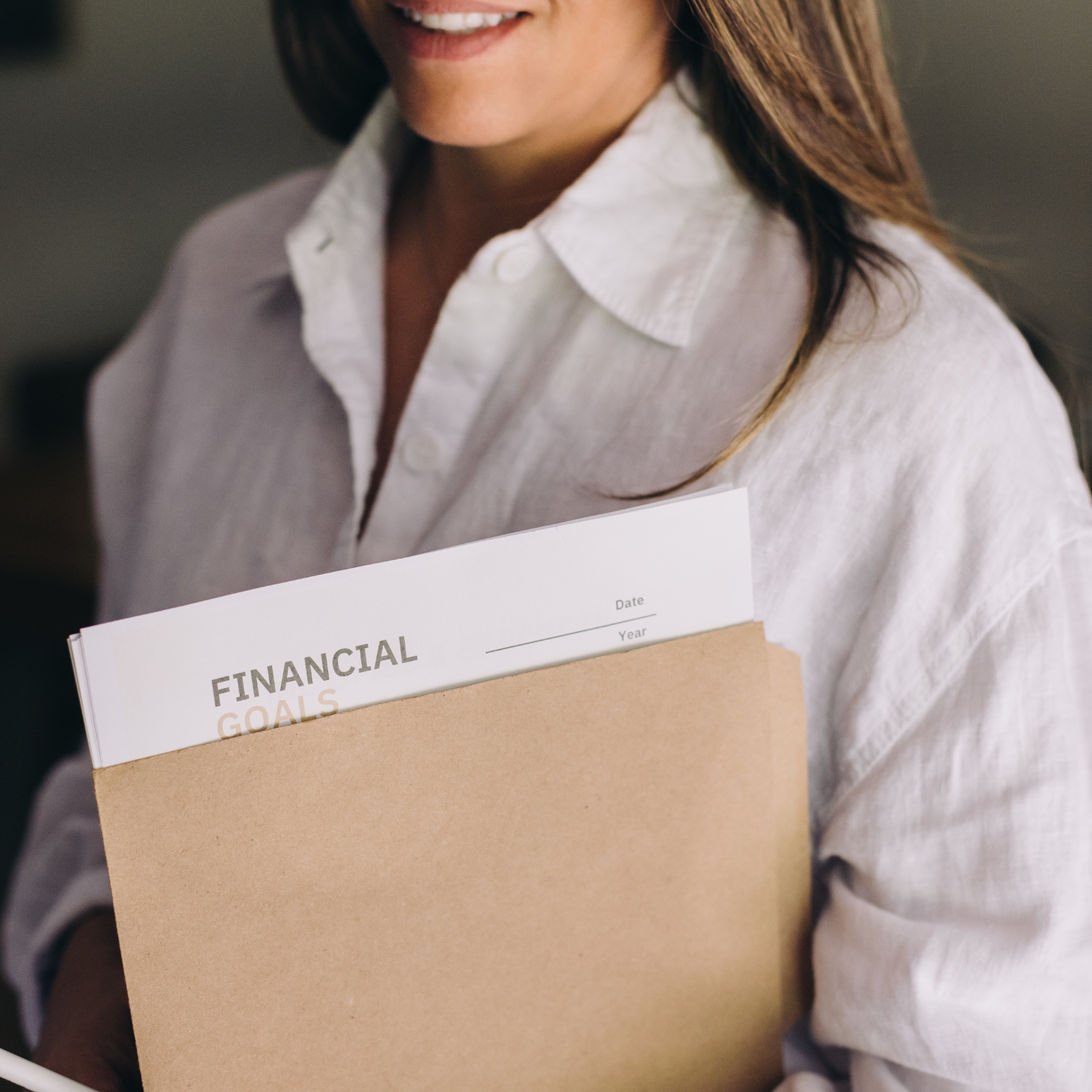 Fin lit pic women setting her financial goals