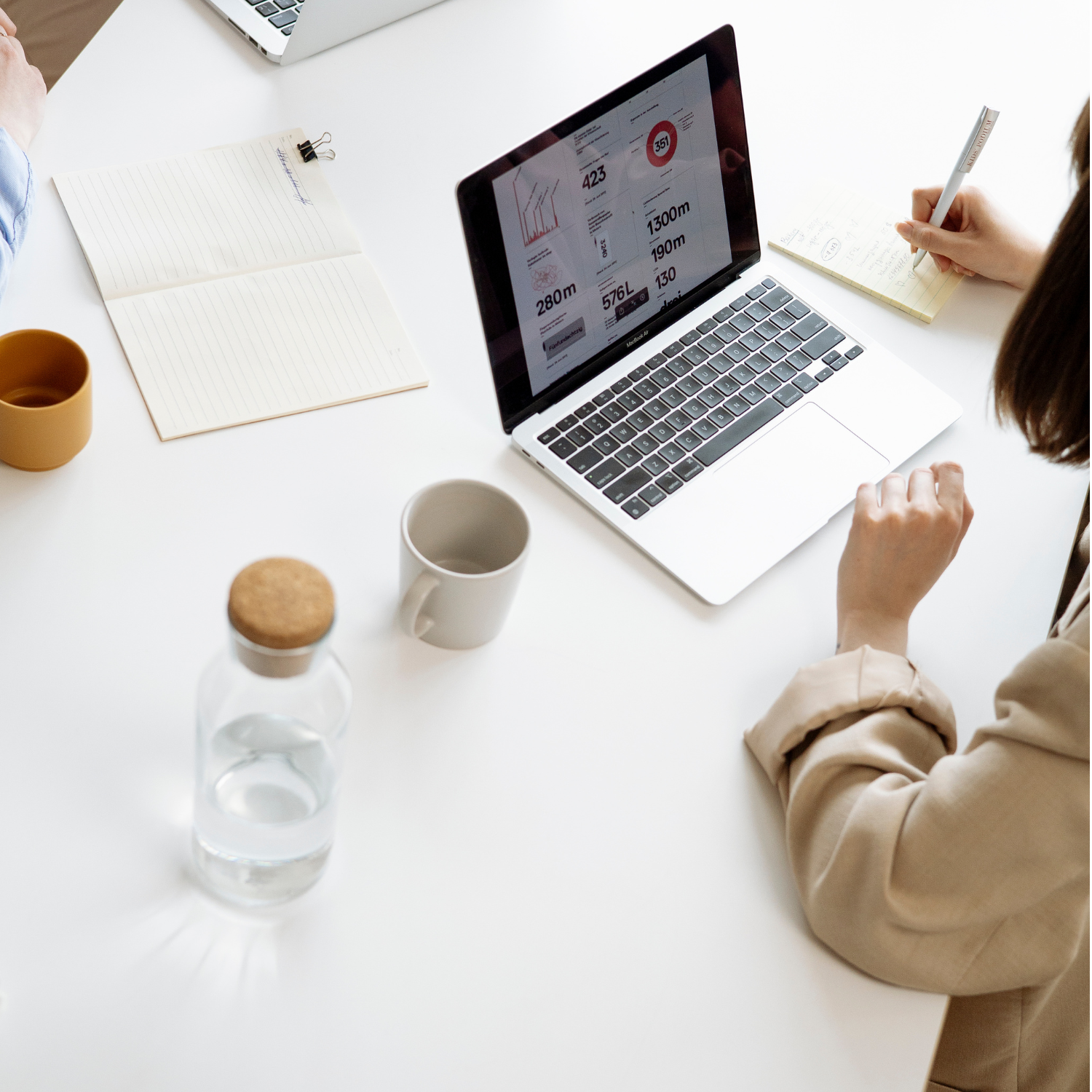 women working on her investment strategy