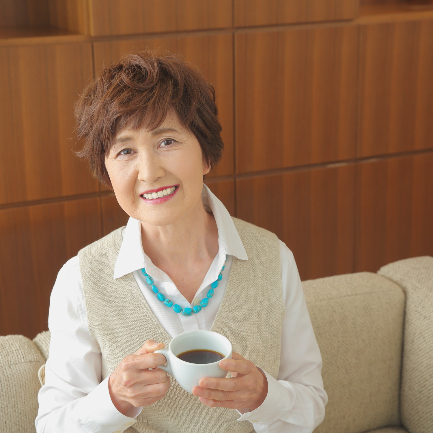 women learning about annuities
