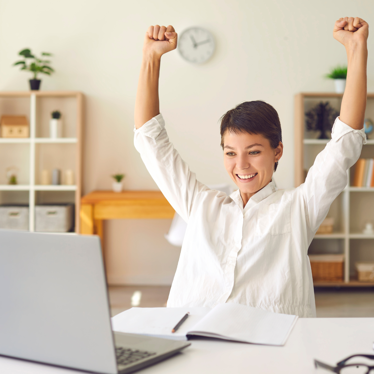 woman investing in the stock market